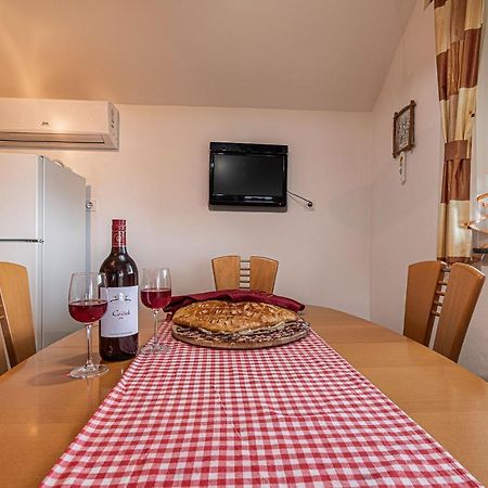 Vineyard Cottage Ucman - Happy Rentals 오토세크 외부 사진